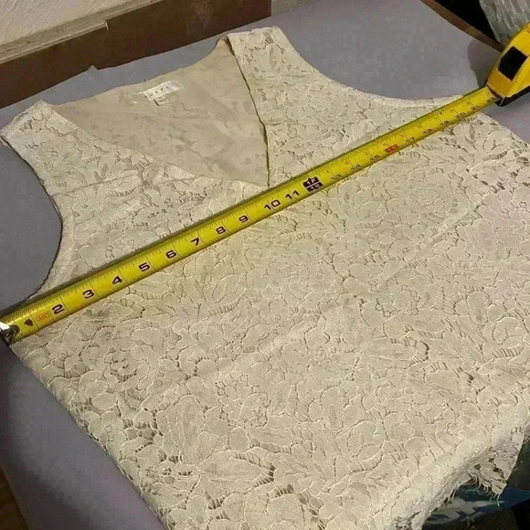 Adiva Sz L Cream Sleeveless V-Neck Lace-Over Tank - Picture 7 of 8